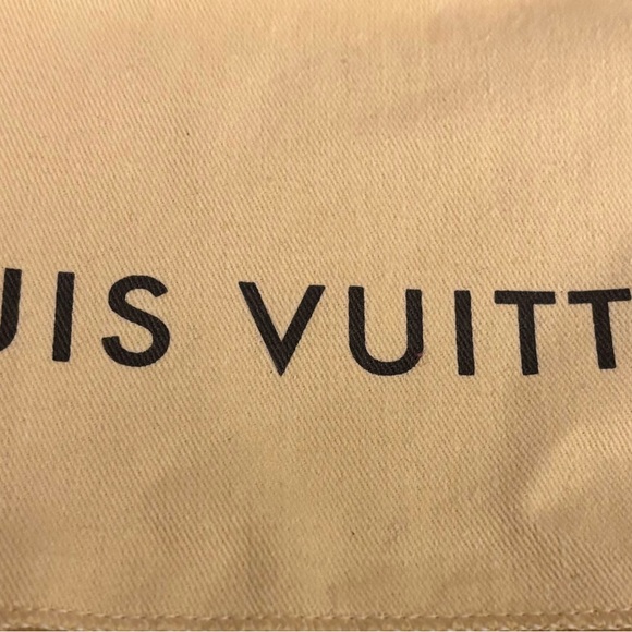 Brand new LV pochette monogram purse - Picture 9 of 10